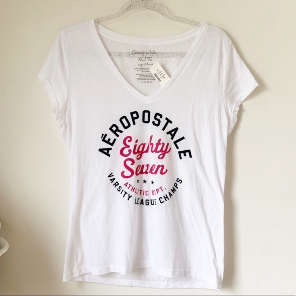 Aeropostale | White Graphic V-Neck Shirt XL